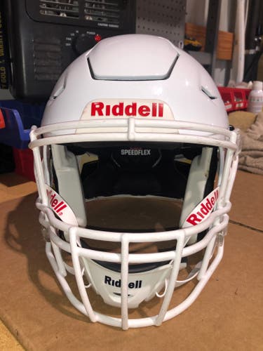 USED RIDDELL FLEX ADULT HELMET - MEDIUM - METALLIC WHIITE