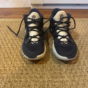 Men's Size M 10.5 (W 11.5) Nike Kyrie 7 Shoes (Used)