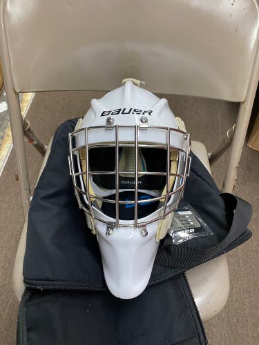Senior Medium Bauer Profile 950 Goalie Mask (Used)