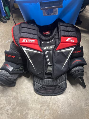 Small / Medium CCM EFlex 2.9 Goalie Chest Protector (Great condition: Used)