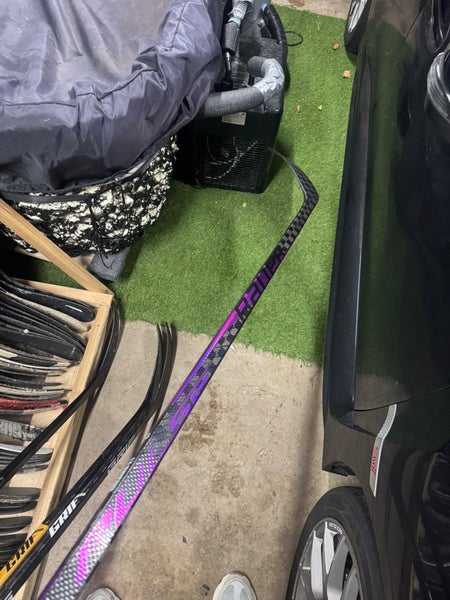 Senior Bauer Pulse Right Handed Hockey Stick P28M 82 Flex Pro Stock (Used)