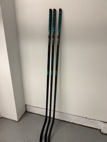 (3-Pack) Senior Bauer Twitch Right Handed Hockey Stick P88 70 Flex (Used)