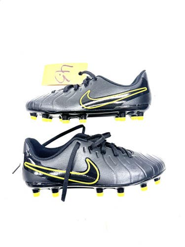 Used Nike Soccer Cleats Black Junior 04.5 11860-S000301995