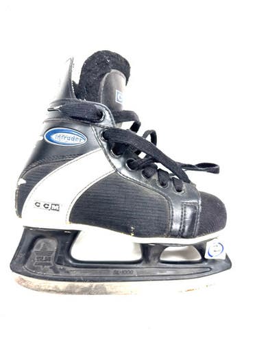 Used CCM INTRUDER Junior Hockey Skate Junior 02 11860-S000244555