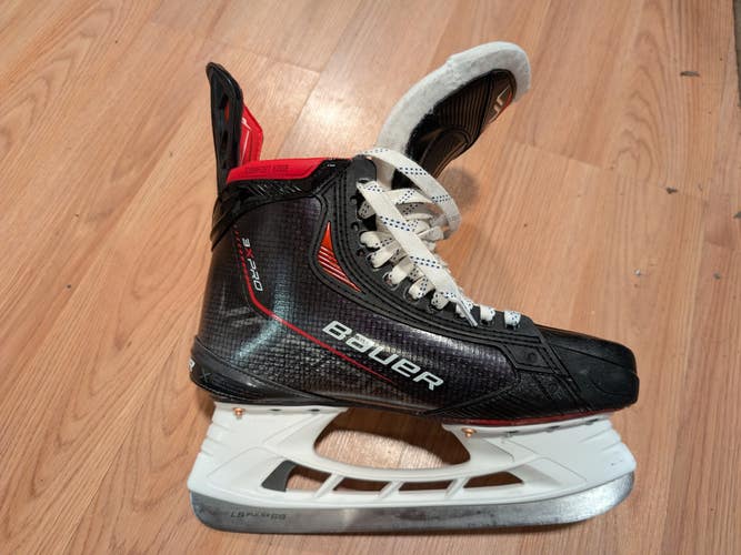 2022 Bauer Vapor 3X Pro Hockey Skates 8 (Used)