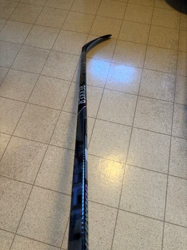 Intermediate Sher-Wood Right Handed Hockey Stick PP28 55 Flex (New)