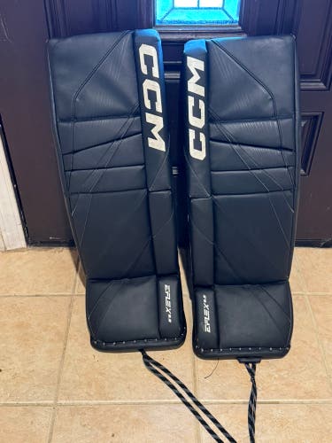30" CCM EFlex 6.5 Goalie Leg Pads (Used)