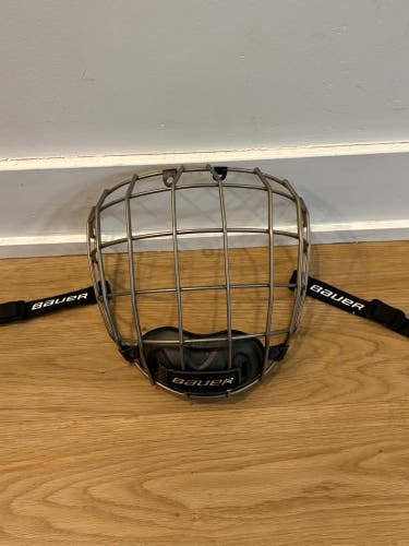 Bauer Re-Akt Helmet Cage. Size M