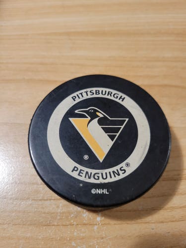 Vintage Pittsburgh Penguins InGlasCo NHL Logo Hockey Puck