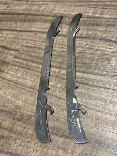 Bauer Fly Ti Pro Stock Steel Runners Size 288 Used