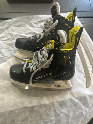 Bauer Supreme M4 Hockey Skates – Intermediate 5.5 Fit 1 – Solid Condition