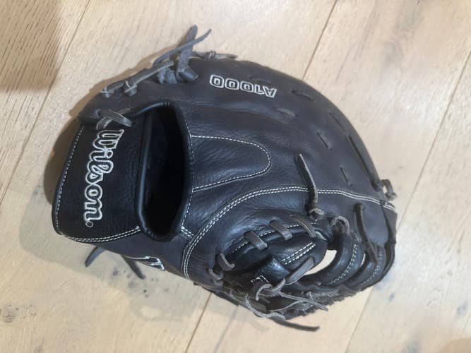 Wilson A1000 RH First Base Baseball Glove 12.5" (Used)