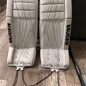 31" Vaughn Velocity V9 Goalie Leg Pads (Used)