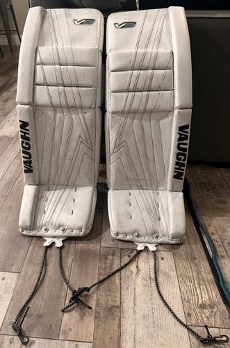 31" Vaughn Velocity V9 Goalie Leg Pads (Used)