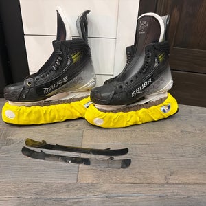 2023 Bauer Vapor Hyperlite 2 Hockey Skates Regular Width 6 (Used)