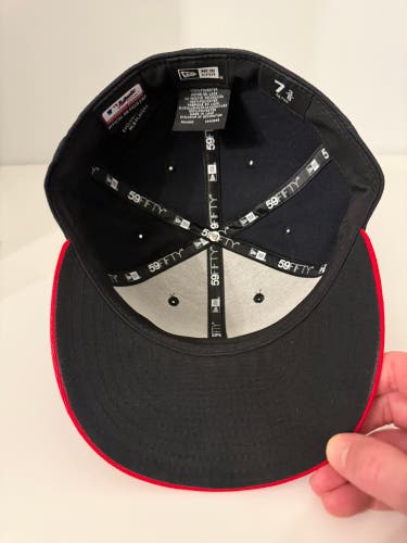 Atlanta Braves Adult Unisex 7 3/8 New Era Hat (Used)