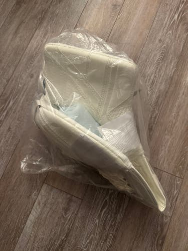 Warrior Ritual G6.1 Pro+ Glove, Senior, White, Regular (New with Tags)