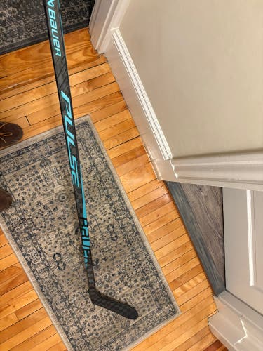 Intermediate Bauer Pulse Left Hand Hockey Stick P28 65 Flex (New)