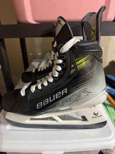 Bauer Vapor Hyperlite 2 Skates 10.5 fit 3 w/ Fly Ti runners