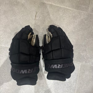 Sher-Wood Rekker Legend Pro Gloves 14" (Used)