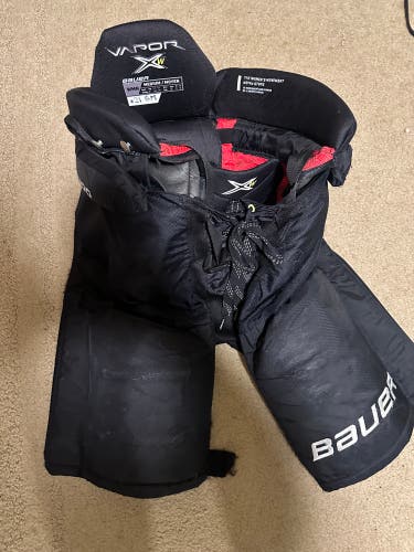 Senior women’s Medium Bauer Vapor X-W Hockey Pants (Used)