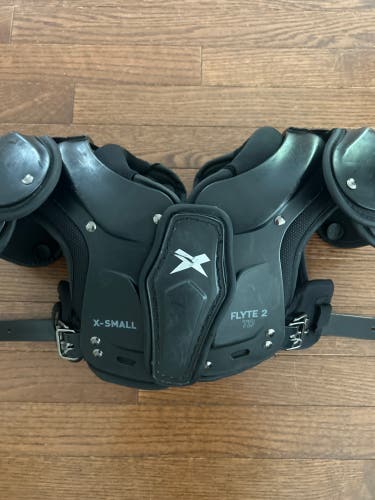 XS Youth Xenith Flyte 2 td Shoulder Pads (Used)