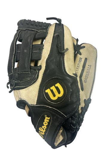 Used Wilson A0450 DW5-11 BB/SB Glove RH Throw Black 11" 11862-S000092024