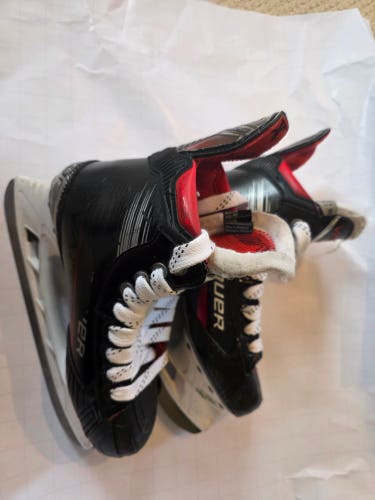 2024 Bauer Vapor X4 Hockey Skates Size 5 Fit 2 (Used)