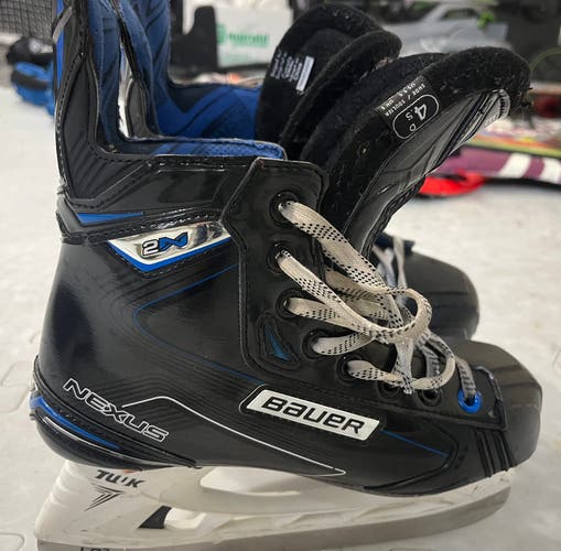 2018 Bauer Nexus 2N Hockey Skates Regular Width Size 4.5 (Used)