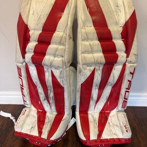30" 2024 True Catalyst 7X3 Goalie Leg Pads (Used)