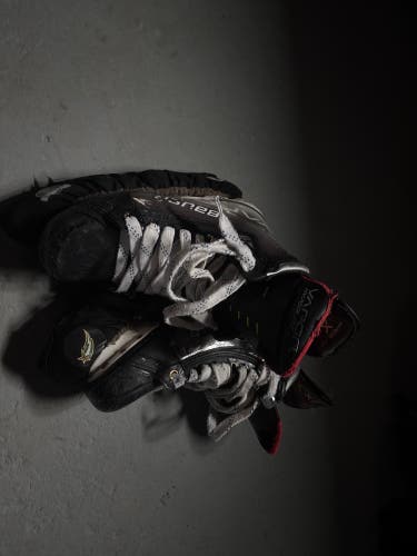 2021 Bauer Vapor Hyperlite Hockey Skates 7.5 (Used)