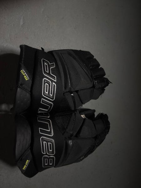 Bauer Vapor Hyperlite Gloves 14" (Used)