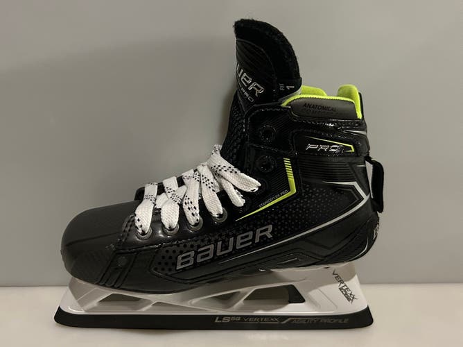 New Bauer Pro Goalie Skates - Size 4 / Fit 1 NIB