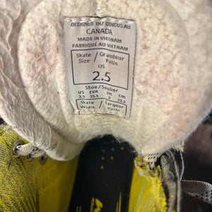 CCM Tacks 6092 Hockey Skates Regular Width Size 2.5 (Used)