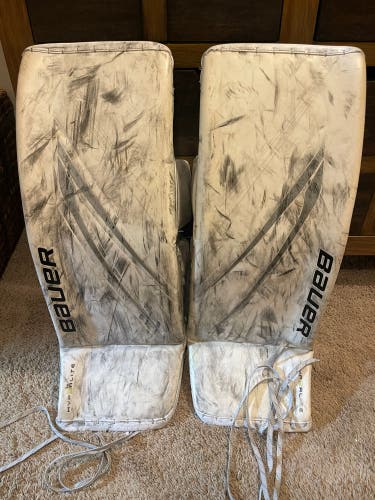 XS Bauer Hyperlite 2 Goalie Leg Pads (Used)
