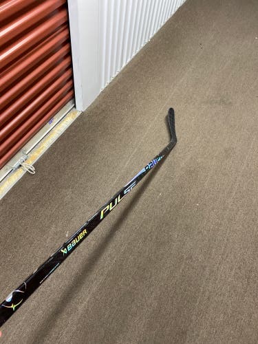 Senior Bauer Pulse Left Hand Hockey Stick P28 77 Flex (New)