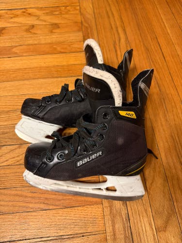 2016 Bauer Supreme S140 Hockey Skates Size 5 (Used)
