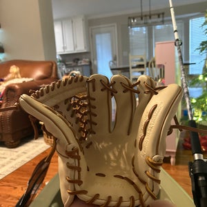 Baseball Glove Break ins, Relacing, And Reshaping