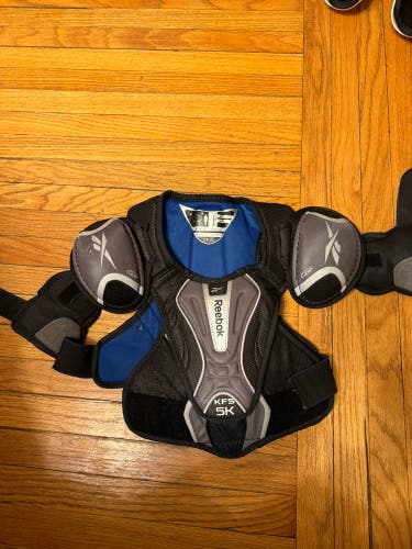 Medium Junior Reebok 5K Shoulder Pads (Used)