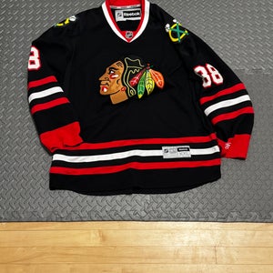 Chicago Blackhawks autographed Black XXL Men's Reebok Jersey (Used)