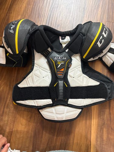 CCM Super Tacks Hockey Chest Protector Shoulder Pads Senior Small