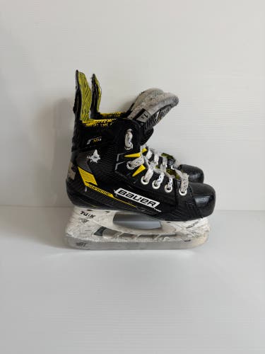 Used Size 1.5 D Junior Bauer Supreme M4 Hockey Skates *2 Extra Sets of Steel Included*