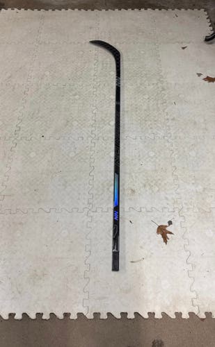 Intermediate Right Handed Hockey Stick P28 67 Flex (Used)