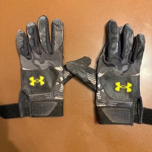 Large Under Armour clean up Batting Gloves (Used)