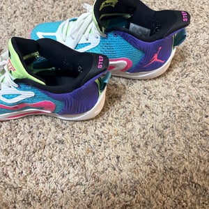 Kid's 6Y (Big Kids / Youth) Jordan Shoes (Used)