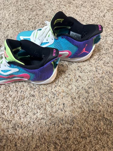 Kid's 6Y (Big Kids / Youth) Jordan Shoes (Used)