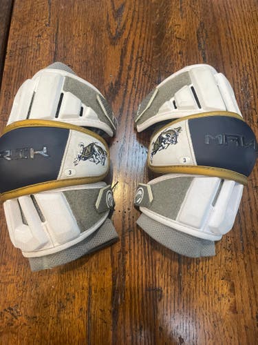 Navy Lacrosse Large Adult Maverik Max Arm Pads (Used)