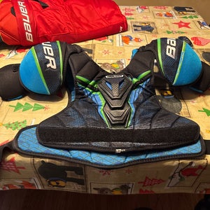 Men's Medium Junior Bauer X Shoulder Pads (Used)