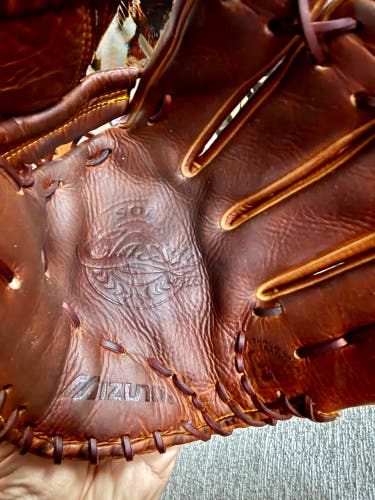 Mizuno Classic Pro Soft RH Infield Baseball Glove 11.75" (Used)