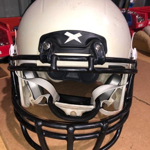 USED XENITH X2E+ YOUTH FOOTBALL HELMET - LARGE - WHITE